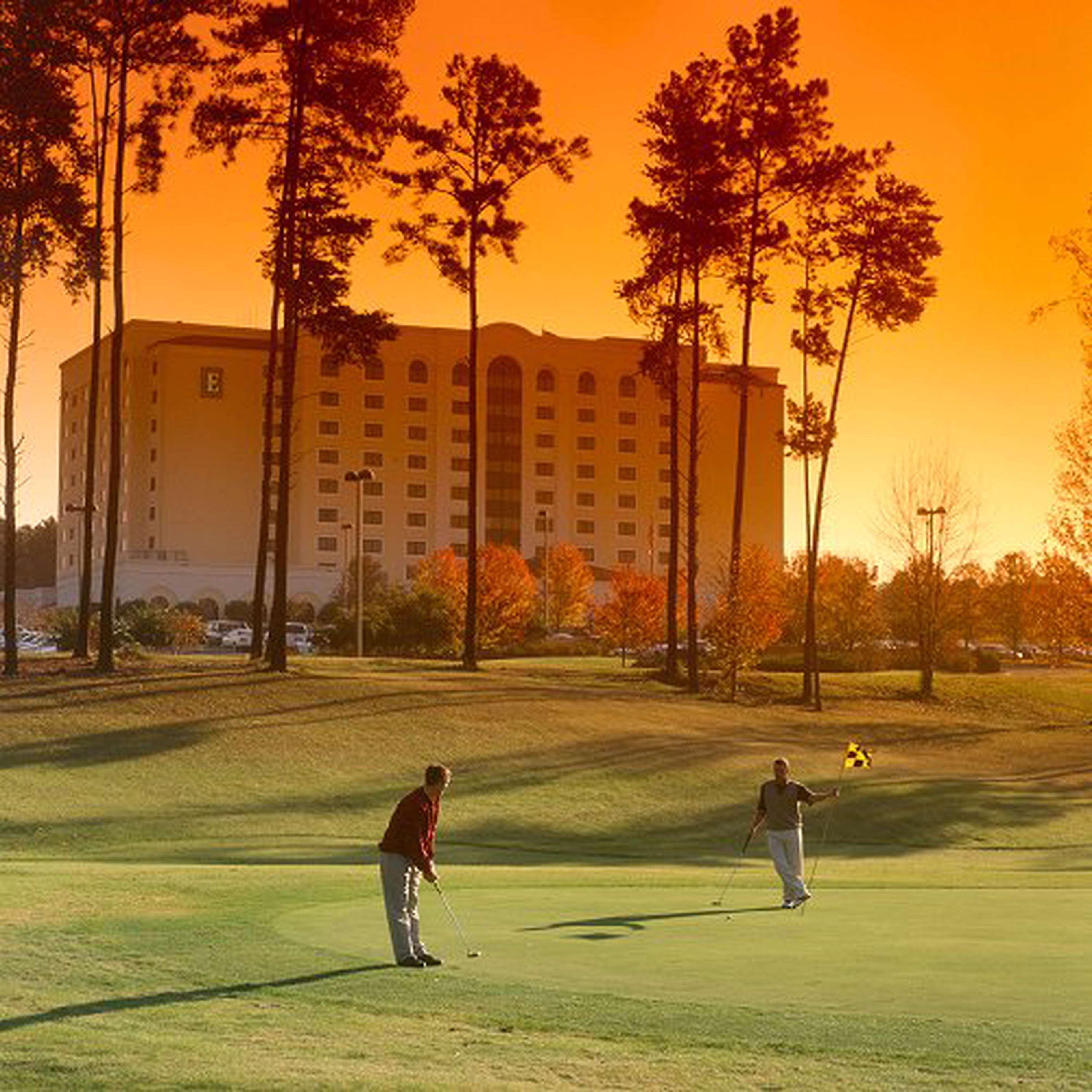 Embassy Suites Greenville Golf Resort & Conference Center Dış mekan fotoğraf