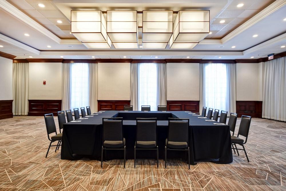 Embassy Suites Greenville Golf Resort & Conference Center Dış mekan fotoğraf