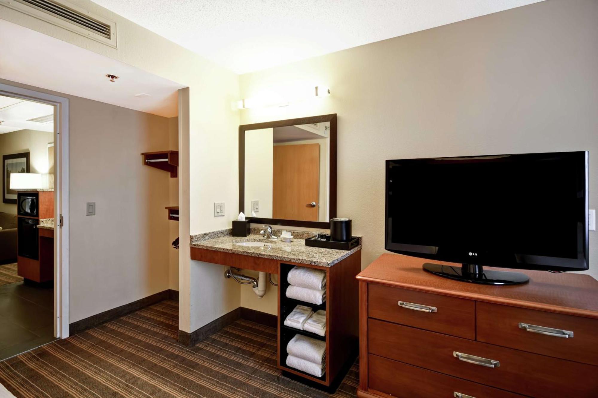 Embassy Suites Greenville Golf Resort & Conference Center Dış mekan fotoğraf