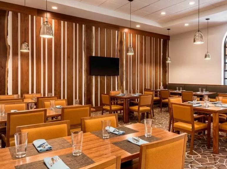 Embassy Suites Greenville Golf Resort & Conference Center Dış mekan fotoğraf